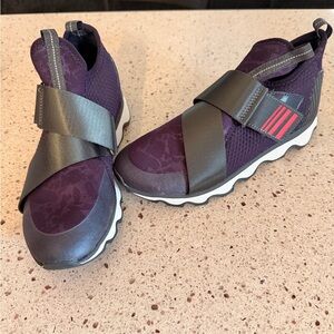Women’s Sorel Kinetic Plum sneakers size 7